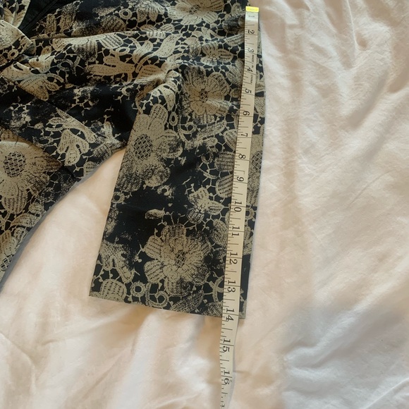 Brand: Alexander McQueen
Category: Dress. Colors: Black and Gold flowers - Picture 3 of 11